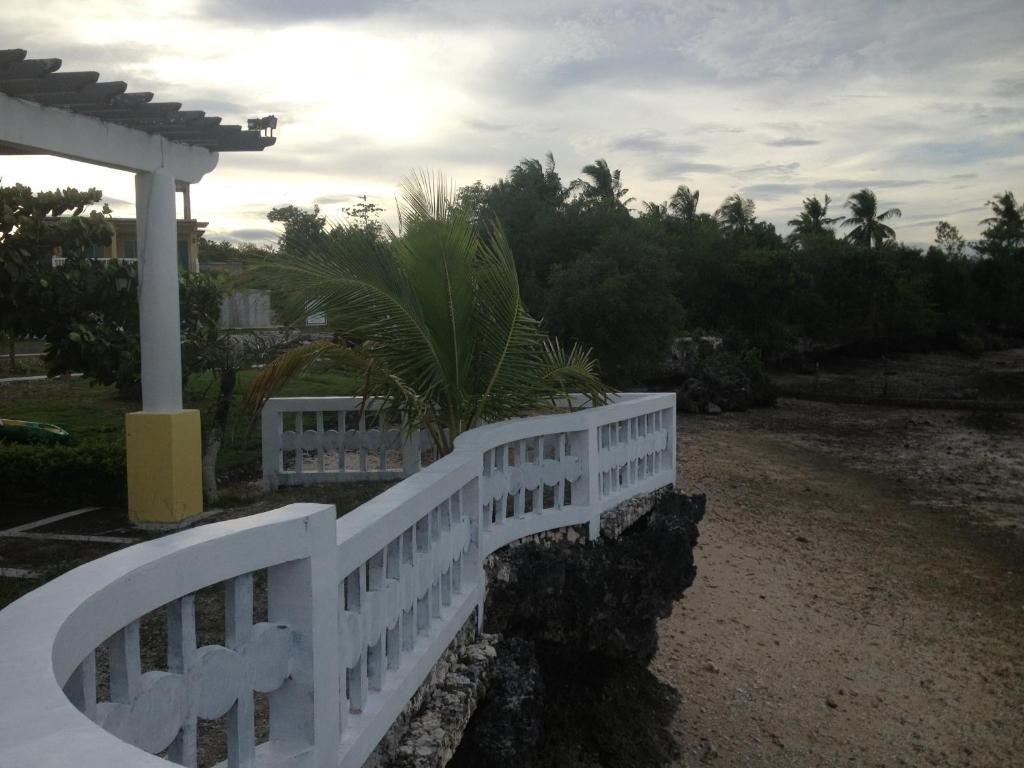 Moalboal Beach Resort Alcantara  ภายนอก รูปภาพ